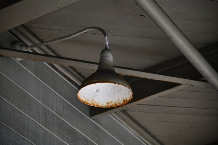 Photo vintage enamel pendant light